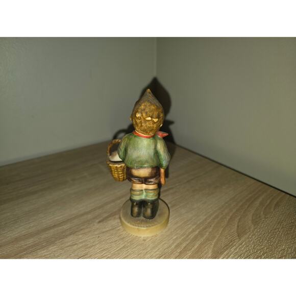 Goebel M.I. Hummel # 51 3/0 "Village Boy" 4" Tall Stylized Bee TMK-4 w/Sticker - Picture 3 of 6